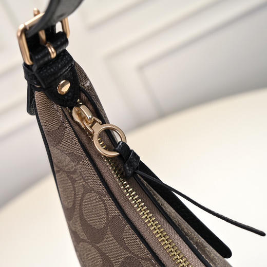 秋季特惠💰420 蔻驰Bailey Hobo腋下包c1322 包身很轻便 商品图6