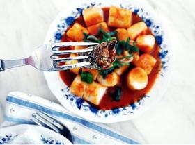 韩国人吃炒年糕时配什么吃？