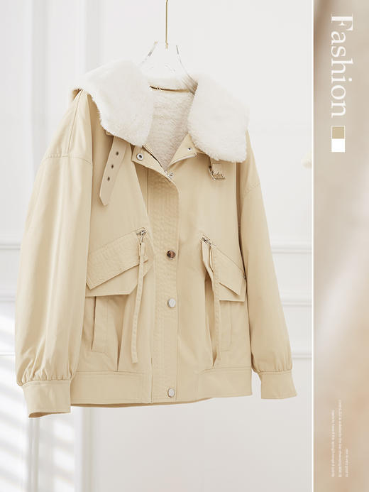 【专属特惠】熙世界酷飒仿兔毛翻领工装外套女秋冬新款内里加绒加厚短款派克服 商品图2