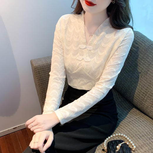 v领蕾丝打底衫女2022秋季新款时尚气质内搭长袖洋气漂亮小衫上衣 KQL-323H2976 商品图5