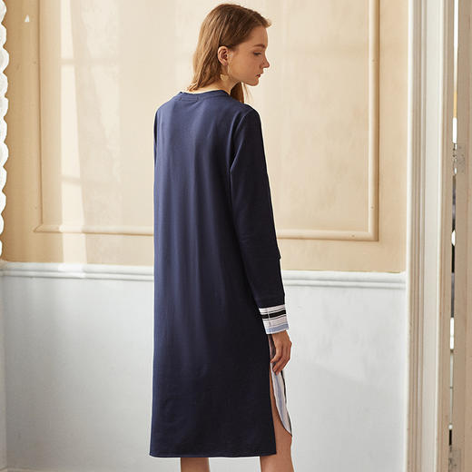 欧芮儿2018秋装新款女装宽松显瘦长袖印花针织连衣裙女中长 商品图3