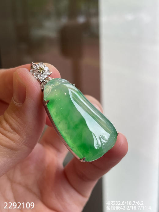 2292109，冰飘翠福瓜吊坠。具体价格微信咨询 商品图5