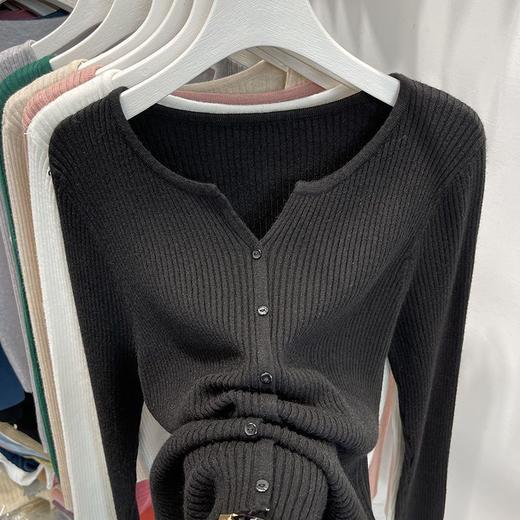 本季刚需丨坑条肌理 百搭休闲V领修身针织衫 商品图5