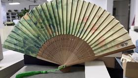 凝翠绢折扇