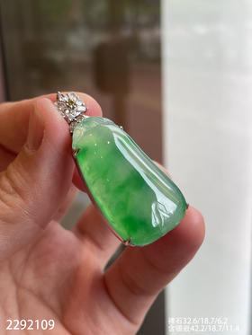 2292109，冰飘翠福瓜吊坠。具体价格微信咨询