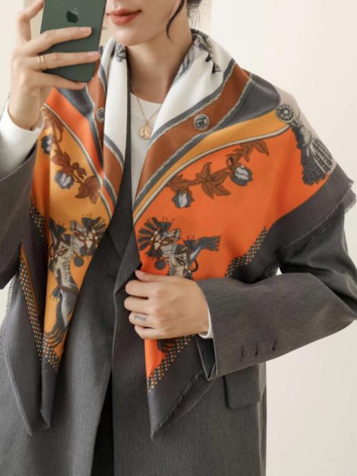 【线下商超销量 3W+】2023AW精品丝绒两用大方巾 商品图1