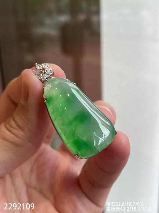 2292109，冰飘翠福瓜吊坠。具体价格微信咨询 商品图6