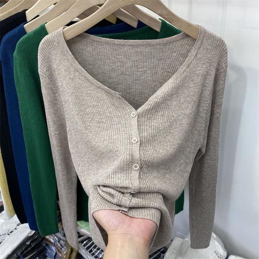 本季刚需丨坑条肌理 百搭休闲V领修身针织衫 商品图1