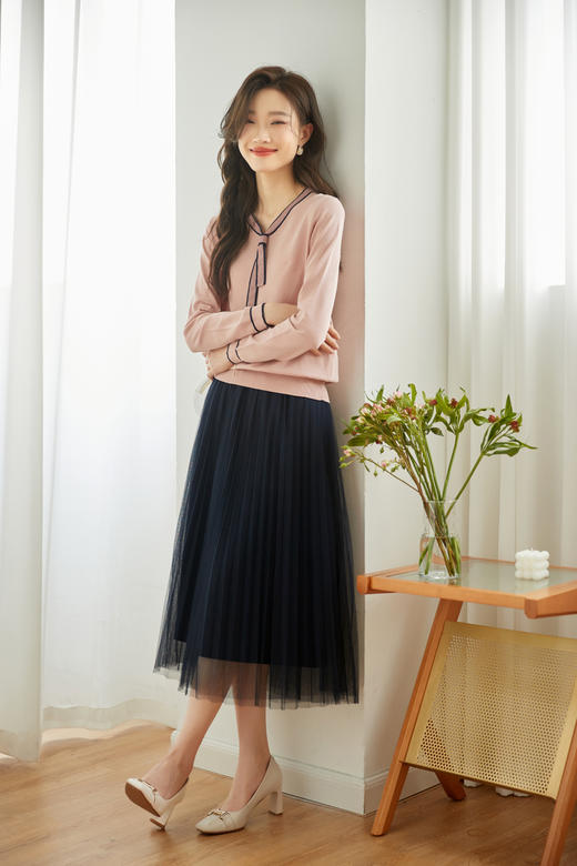 【专属特价】熙世界气质飘带针织衫女秋装新款名媛风撞色V领长袖套头上衣 商品图3