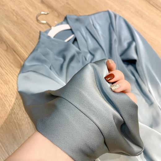 【限时折扣】法式温婉柔软亲肤光泽感V领两侧褶皱衬衫 商品图4