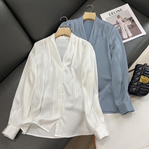【限时折扣】法式温婉柔软亲肤光泽感V领两侧褶皱衬衫 商品图5