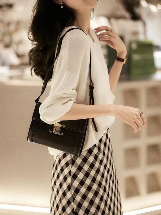 【限时折扣】秋季简约V领纯色针织衫 商品图2