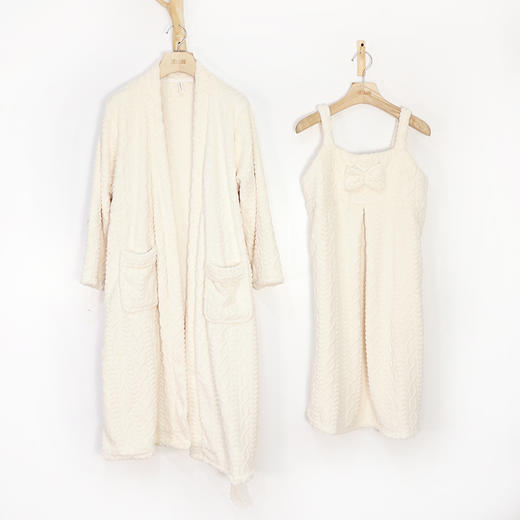 【抖音属】珊瑚绒家居套装（3072） 商品图1