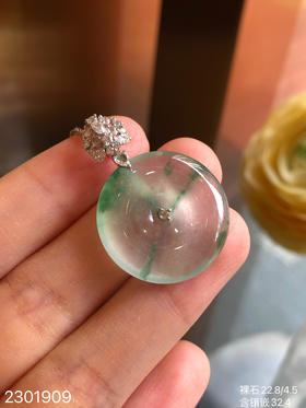2301909，飘翠平安扣吊坠。具体价格微信咨询