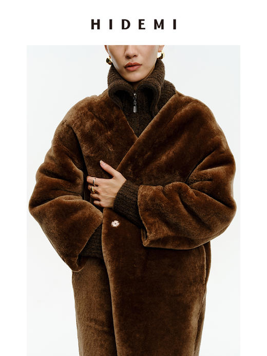 HIDEMI 棕色V领浴袍腰带式极简廓形中长款皮毛一体大衣皮衣 商品图10