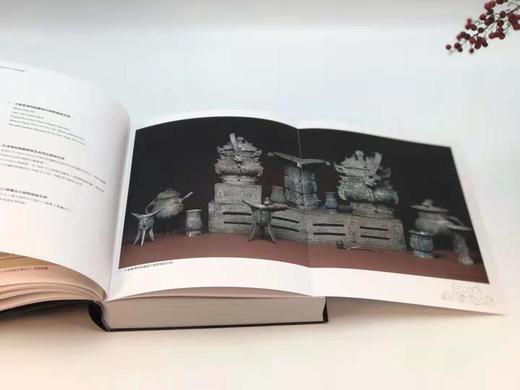 《宝鸡戴家湾与石鼓山出土商周青铜器》，陈昭容、陕西考古研究院合编，8开精装606页，净重4kg，全彩精印，售价750元。 商品图4