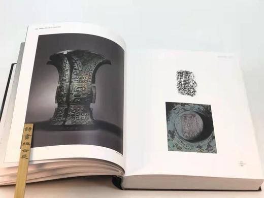 《宝鸡戴家湾与石鼓山出土商周青铜器》，陈昭容、陕西考古研究院合编，8开精装606页，净重4kg，全彩精印，售价750元。 商品图3