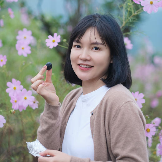 【真正九蒸九晒黑芝麻丸】九蒸九晒黑芝麻丸，每天4颗 滋养身心 ，纯手工制丸 无添加 滋补肾气，生发乌发 200g/罐，一罐21颗左右，一个月是6罐的量 商品图5