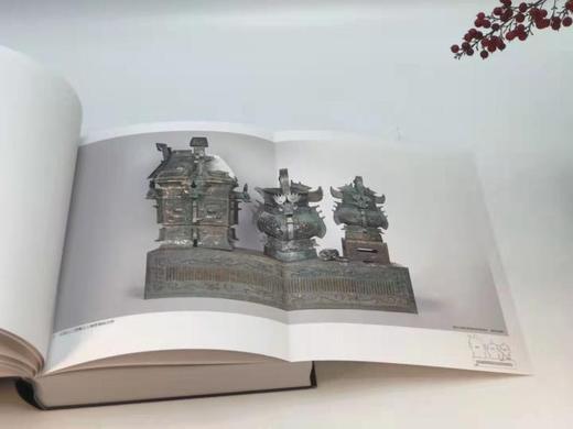 《宝鸡戴家湾与石鼓山出土商周青铜器》，陈昭容、陕西考古研究院合编，8开精装606页，净重4kg，全彩精印，售价750元。 商品图14