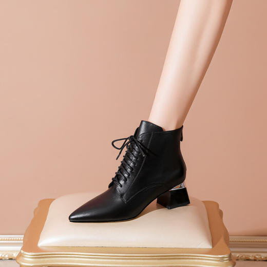 时尚潮流，尖头粗跟短靴 JZX-168-73 商品图3