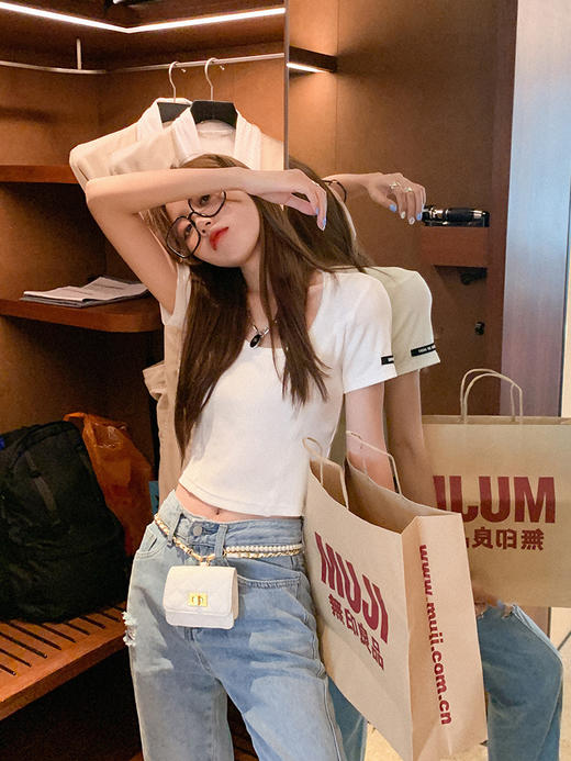 <曾小咸推荐> 微信粉丝秒杀专场 仅此今天 活动结束下架 白色低领打底衫女内搭春秋韩版洋气百搭长袖t恤修身显瘦u领上衣 日常89.99 立降40 元 今天秒杀价 49.99！！ 商品图4