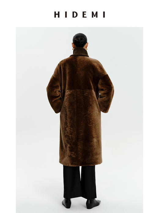 HIDEMI 棕色V领浴袍腰带式极简廓形中长款皮毛一体大衣皮衣 商品图13