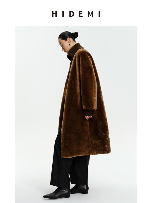 HIDEMI 棕色V领浴袍腰带式极简廓形中长款皮毛一体大衣皮衣 商品图3