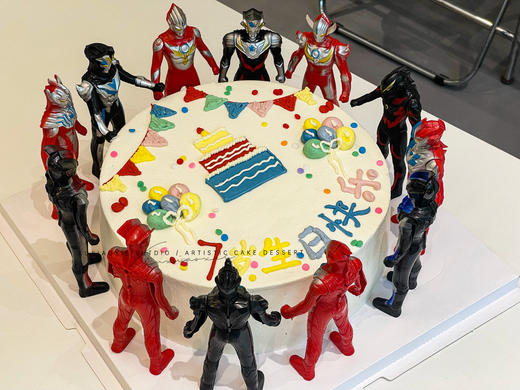 奥特曼2.0蛋糕（3层胚2层夹心，默认：火芒） 商品图0