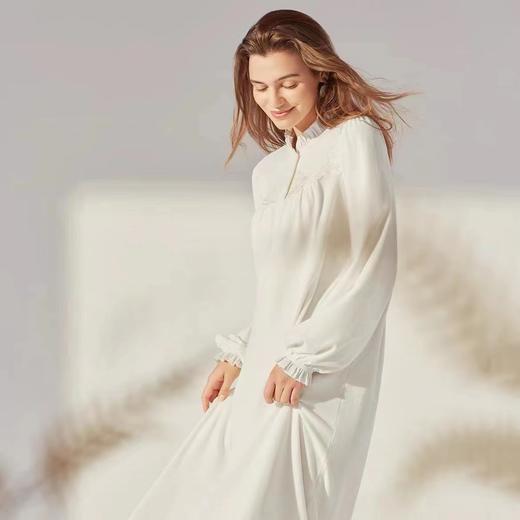 安莉芳秋新品宫廷风长袖睡裙EL00475莫代尔棉质长款家居服 商品图3