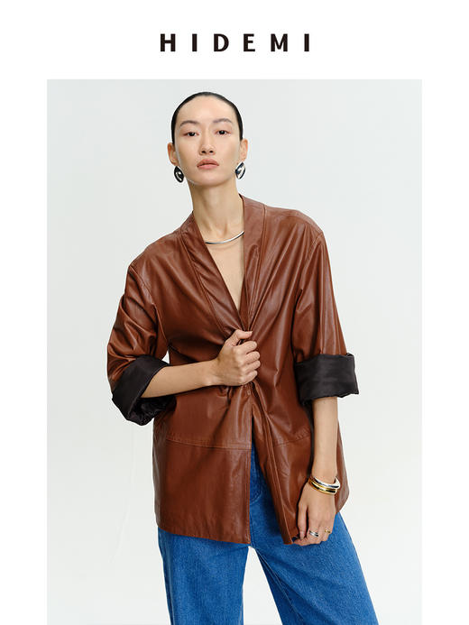 HIDEMI 新西兰羊皮V领极简廓形西装皮衣外套 蜡感焦糖色/亚光黑色 商品图8