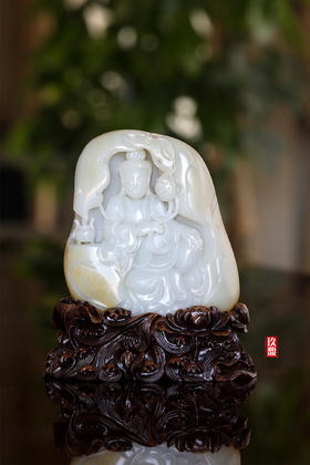和田玉（白玉）籽料摆件--坐观音 1616g