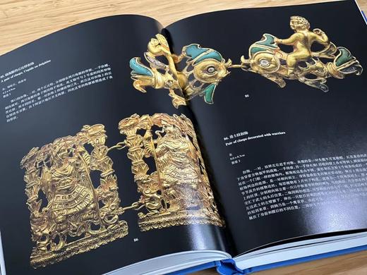 《器服物佩好无疆：东西文明交汇的阿富汗国家宝藏》（增订版），清华大学艺术博物馆编，16开，精装，页数不详，1.28kg，上海书画出版社2022年一版一印。定价258，售价198元。
  商品图3