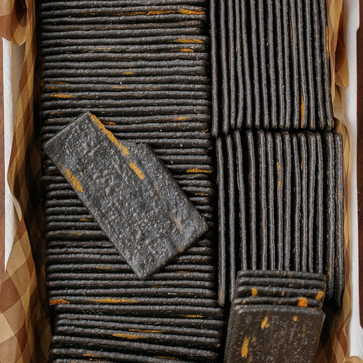 好吃到“飞”起·岩烧八黑芝士饼干 臻选8种谷物杂粮 商品图4