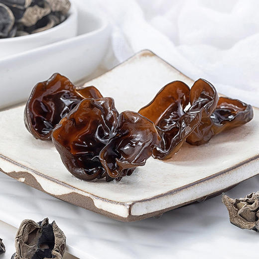 云南丽江黑木耳   颜色乌黑有光泽无结块  干度好  一件包邮发出 商品图4