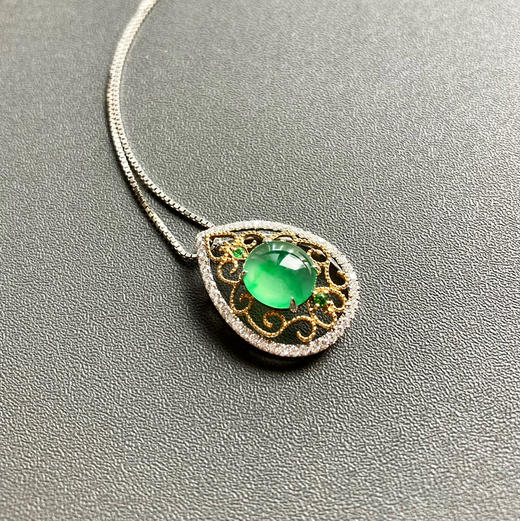 玻璃种阳绿翡翠蛋面吊坠 商品图0