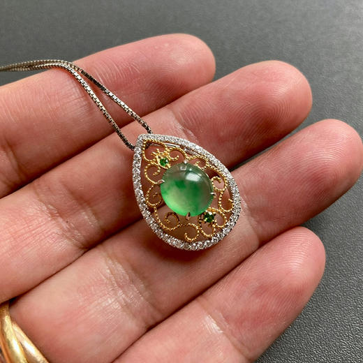 玻璃种阳绿翡翠蛋面吊坠 商品图7