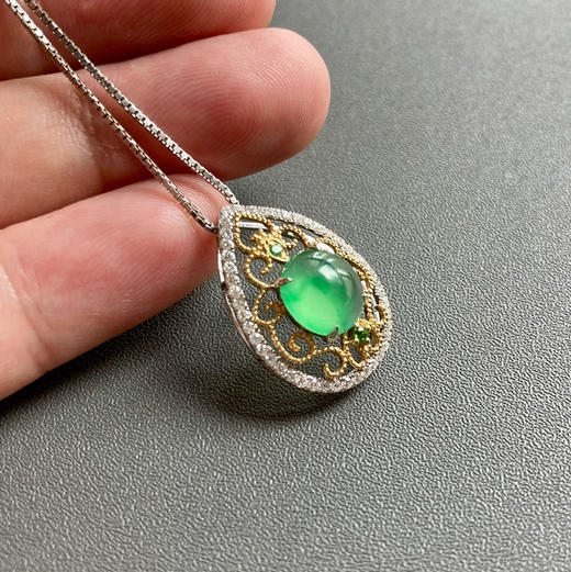 玻璃种阳绿翡翠蛋面吊坠 商品图8