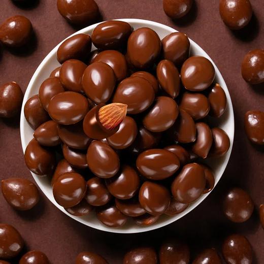 【爆款超低价预售 急单慎拍】澳德斯纯黑杏仁夹心巧克力网红零食可可脂巧克力球送女友生日礼物 商品图0