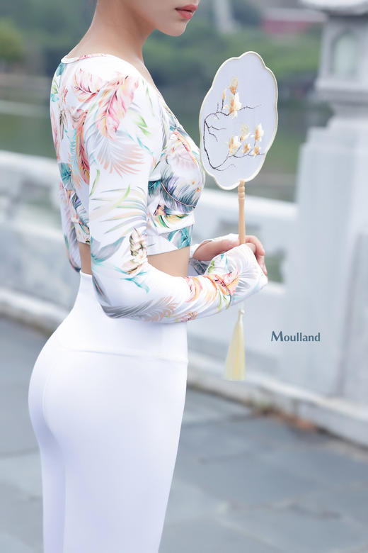 爆款好货 美胸露脐长袖-凝羽叶 商品图2