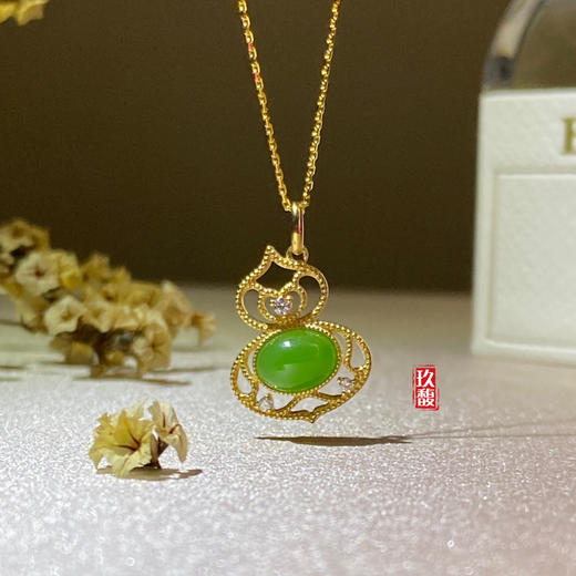 18K黄金和田玉（碧玉）镶钻吊坠-葫芦 /蛋面6*8mm/苹果绿 商品图0