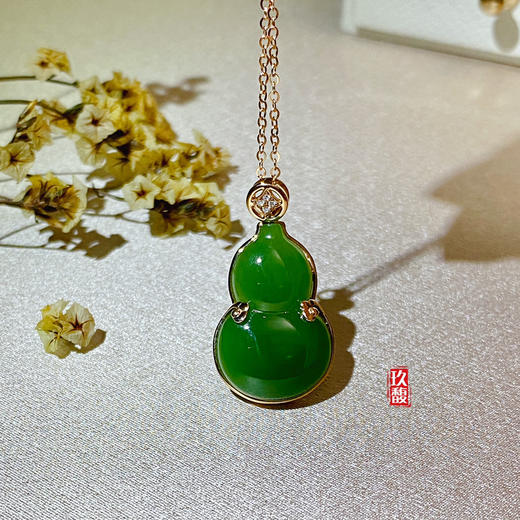 18K玫瑰金和田玉（碧玉）镶钻吊坠 /单面葫芦15*23mm/菠菜绿 商品图1