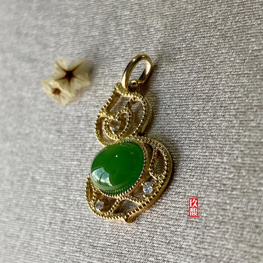 18K黄金和田玉（碧玉）镶钻吊坠-葫芦 /蛋面6*8mm/苹果绿 商品图4