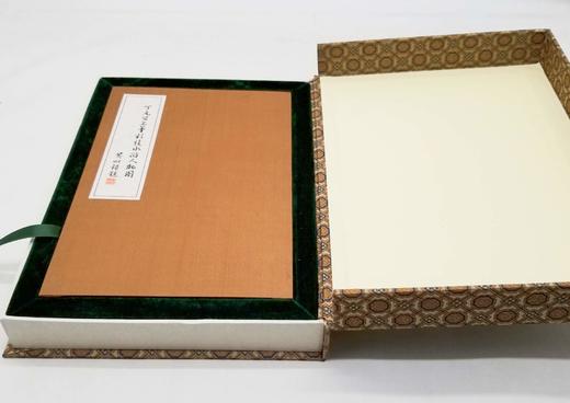 《丁元公工笔彩绘水浒人物图》，大16开，锦盒装，布面经折装一函，丁元公绘，中西书局2012年版，定价680，售价258元。 商品图1