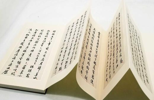 《丁元公工笔彩绘水浒人物图》，大16开，锦盒装，布面经折装一函，丁元公绘，中西书局2012年版，定价680，售价258元。 商品图3