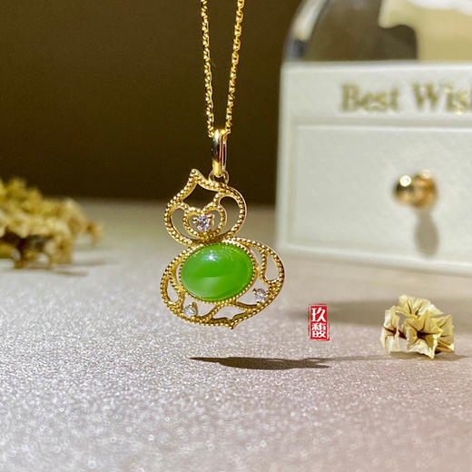 18K黄金和田玉（碧玉）镶钻吊坠-葫芦 /蛋面6*8mm/苹果绿 商品图1