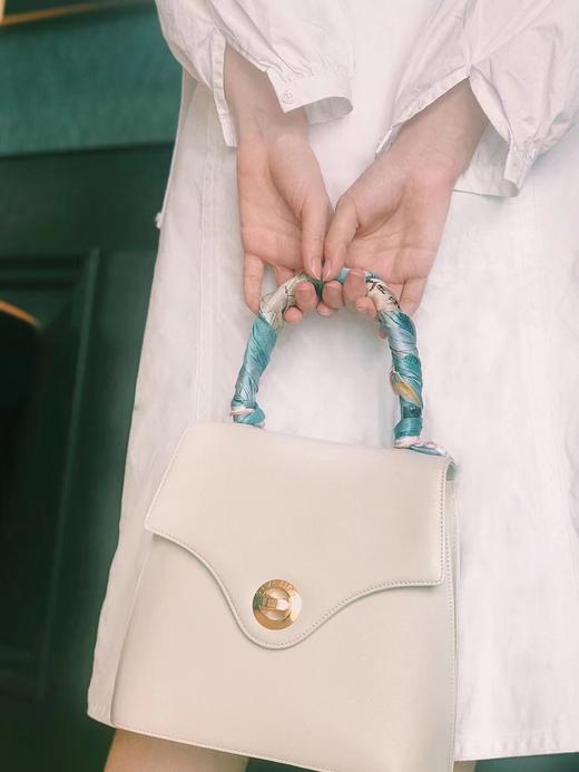 鹿鸣小卖部 |《月下花儿都入梦》蚕桑丝丝巾 商品图4