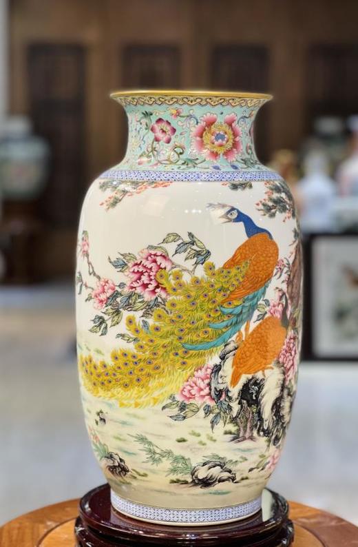 粉彩孔雀冬瓜瓶 商品图0