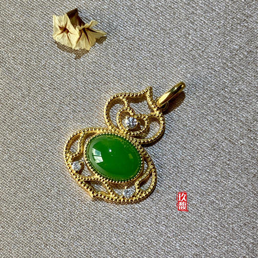 18K黄金和田玉（碧玉）镶钻吊坠-葫芦 /蛋面6*8mm/苹果绿 商品图3
