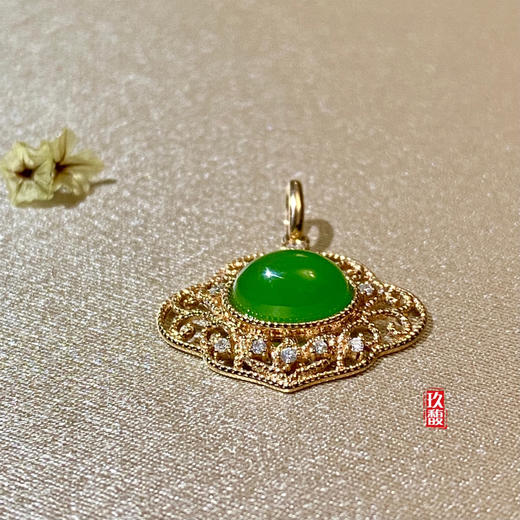 18K玫瑰金和田玉（碧玉）镶钻吊坠--如意锁 /蛋面6*8mm/苹果绿 商品图6