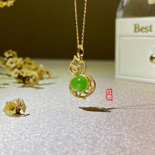 18K黄金和田玉（碧玉）镶钻吊坠-葫芦 /蛋面6*8mm/苹果绿 商品图2